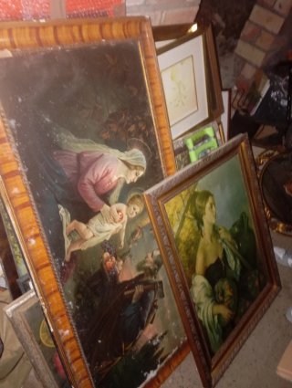 Lote variado de figuras y objetos