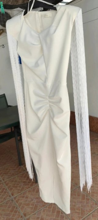 Traje de fiesta blanco con flecos