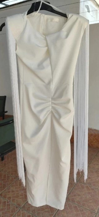 Traje de fiesta blanco con flecos