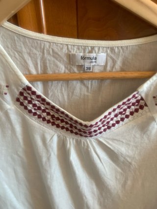 Formula Joven Top Bordado Blanco y Morado