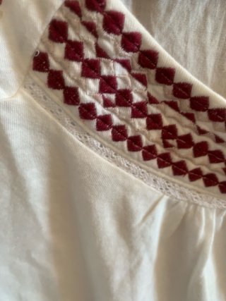 Formula Joven Top Bordado Blanco y Morado