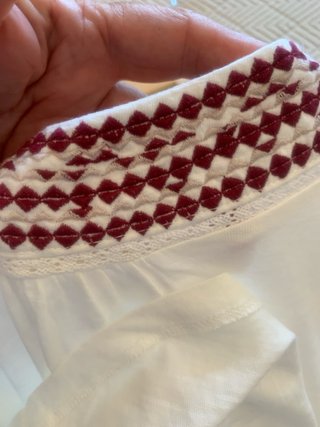 Formula Joven Top Bordado Blanco y Morado