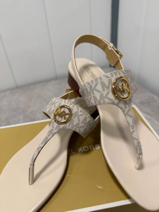 Sandalias Michael Kors Beige y Doradas
