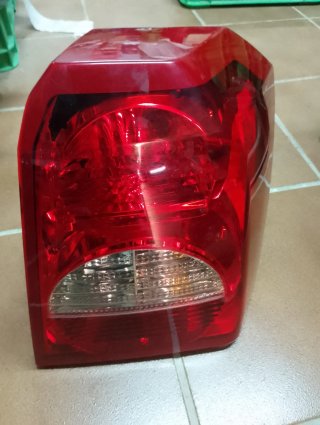 Faro Dodge (trasero derecho)