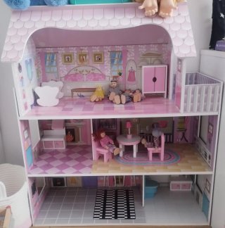 Casa de muñecas con 3 plantas