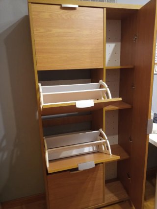 Zapatero de madera con espejo