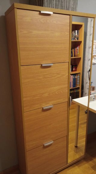 Zapatero de madera con espejo