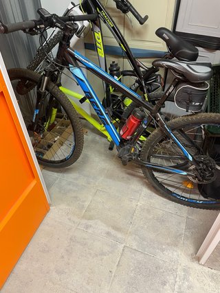 Bicicleta Montaña Azul y Negra
