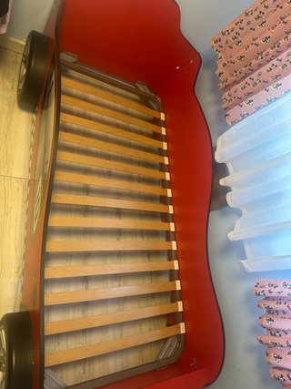 Cama infantil coche rojo