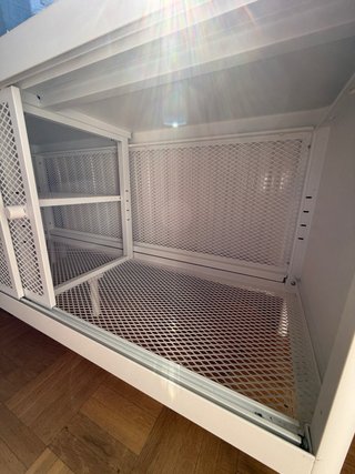 Banco zapatero blanco Ikea con puerta corredera