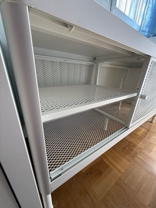 Banco zapatero blanco Ikea con puerta corredera