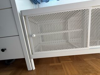 Banco zapatero blanco Ikea con puerta corredera