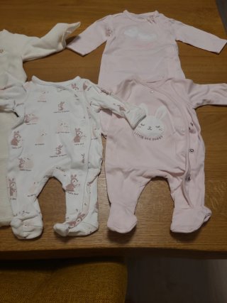 Lote Ropa Bebé niña Invierno y verano 1-9 Meses.