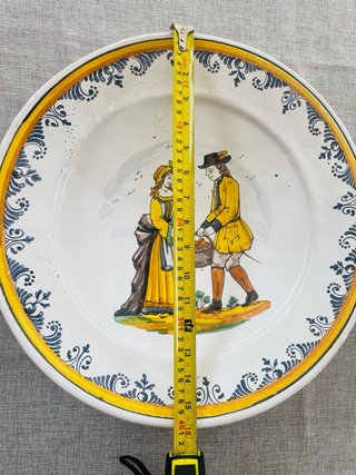 Par de platos antiguos pintados a mano