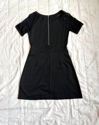 Abito mini nero, maniche in pizzo di Motivi | Tg.S