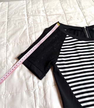 Abito mini nero, maniche in pizzo di Motivi | Tg.S