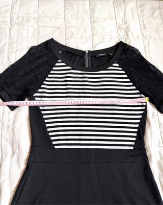 Abito mini nero, maniche in pizzo di Motivi | Tg.S