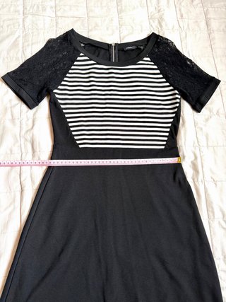 Abito mini nero, maniche in pizzo di Motivi | Tg.S