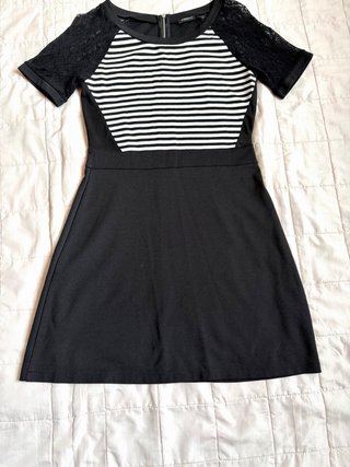 Abito mini nero, maniche in pizzo di Motivi | Tg.S