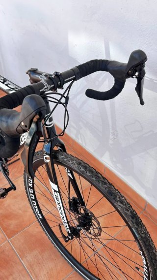 Bicicleta Gravel Cannondale CAADX Negra