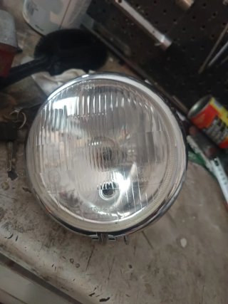 Faro de moto cromado