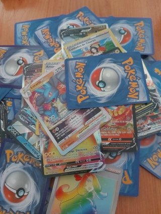 Cartas Pokémon falsos