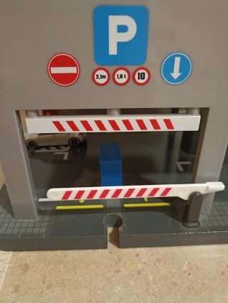 Parking de coches de juguete