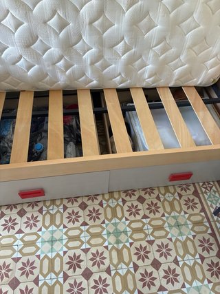 Cama infantil con cajones