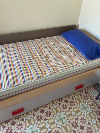 Cama infantil con cajones