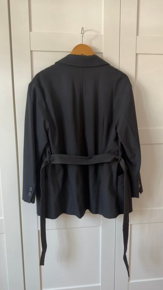 Blazer Zara negro con cinturón