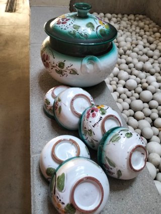 Zuppiera con 6 ciotole decorate