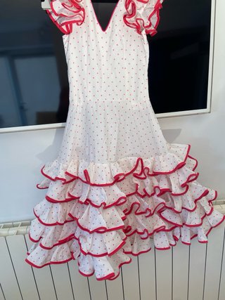 127 Traje de flamenca blanco con lunares rojos