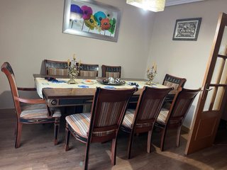 Elegante conjunto de comedor: mesa + 8 sillas