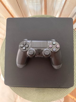Consola PS4 Slim Negra + Mando