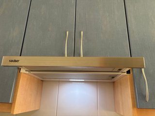 Muebles de cocina azules y marrones