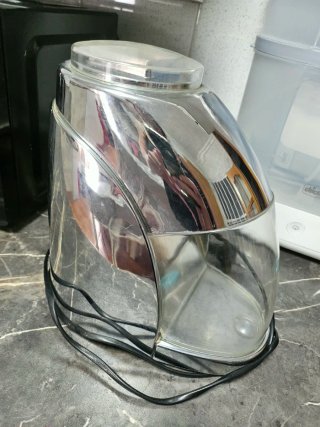 Picadora de hielo cromada.