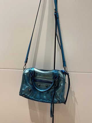 Bolso azul eléctrico metálico