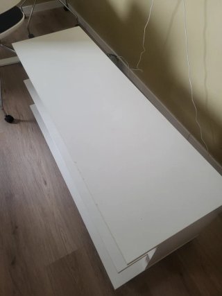 Mueble TV Ikea blanco con ruedas