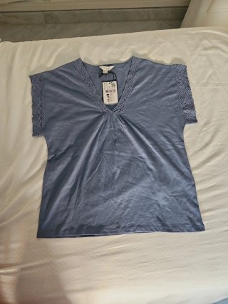 Blusa Cortefiel azul con encaje