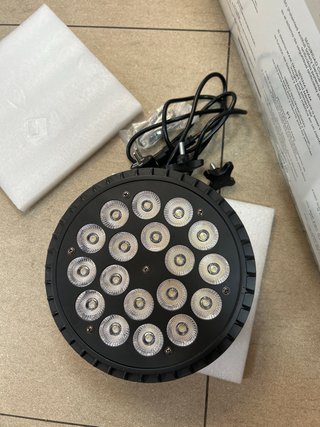 Faro LED RGBW 200W 18 CH DMX