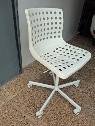 Silla giratoria blanca