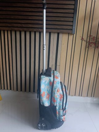 Mochila con ruedas y estampado de perezosos