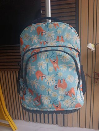 Mochila con ruedas y estampado de perezosos