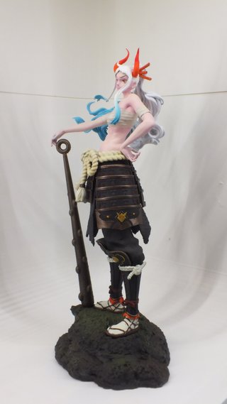 Figura Yamato pintada a mano