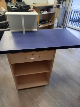 Mueble Recepción Wella y sillas