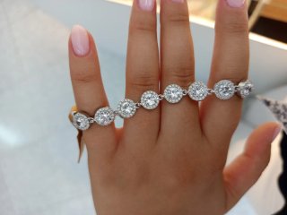 Pulseira com pedras brilhantes prateada