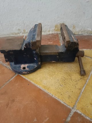 Tornillo de banco azul