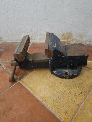 Tornillo de banco azul