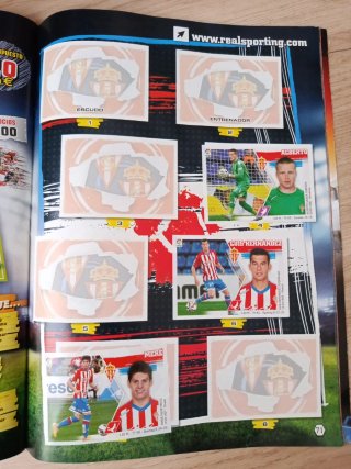 Álbum cromos Liga 2015-16 con 85 pegados