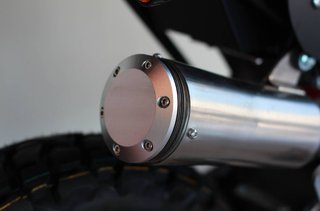 Moto Leonart Tracker 125cc Negra y Dorada